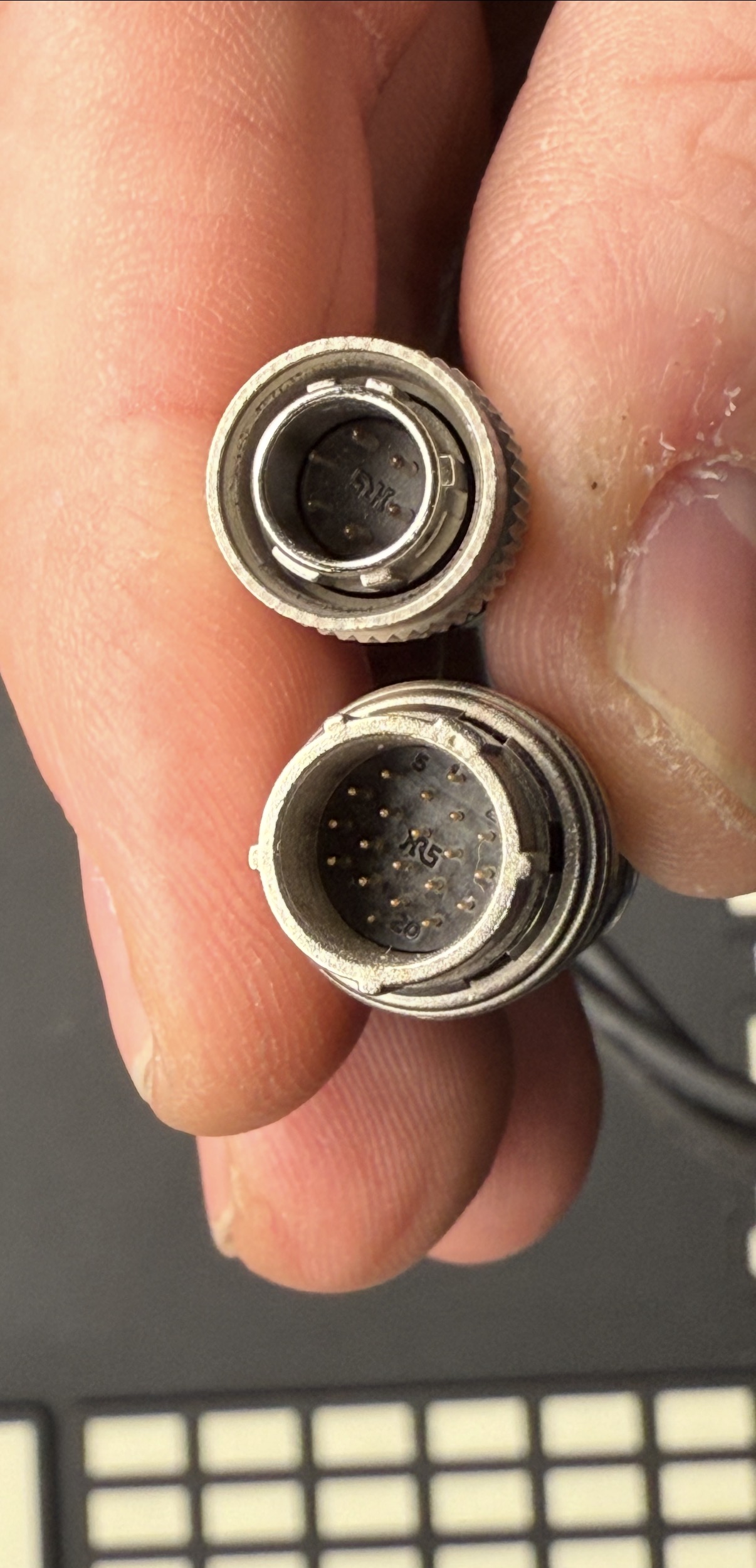 image of V-Mount IDX Battery Quad Pack with Chargers - 95-98Wh