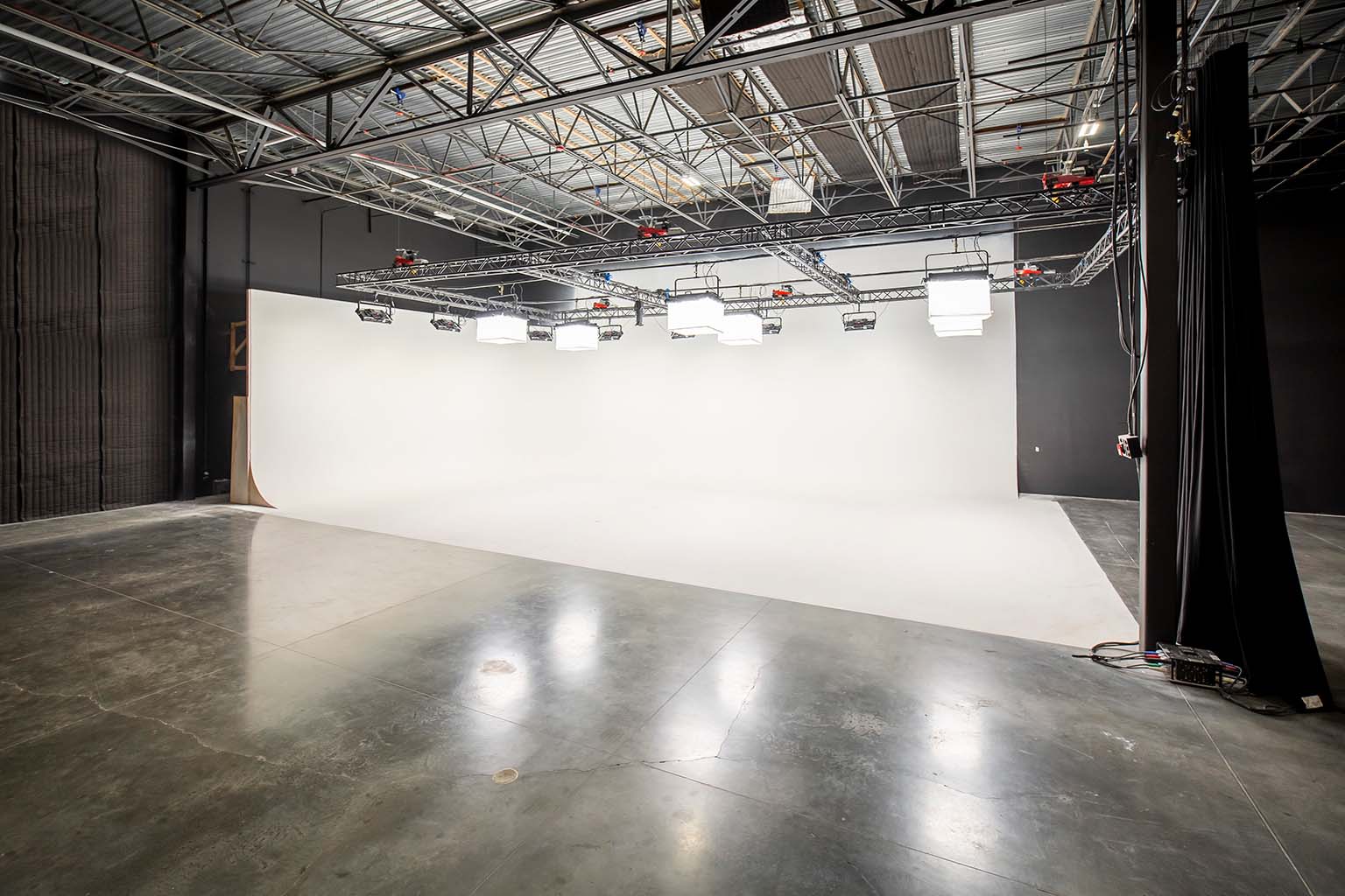 image of Enigma 3 Studio with Cyc and Lighting (Daily)
